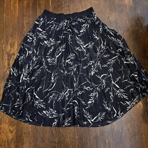 H&M Midi Pleated Skirt Size 10 - Picture 1 of 8